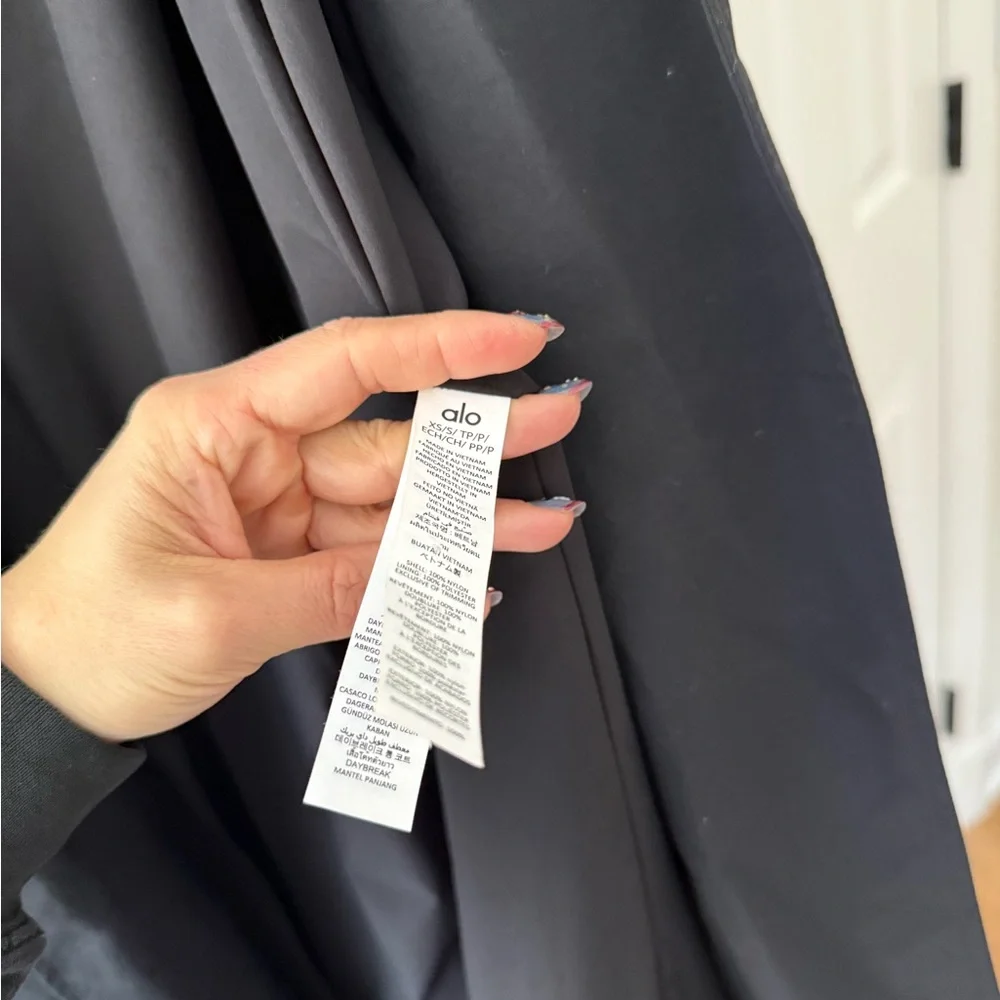 ALO Yoga Daybreak Long Coat Black Hooded Detachable Belt
